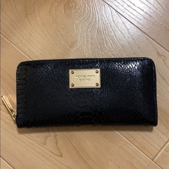 Michael Kors Python-embossed Continental Wallet - Picture 2 of 5